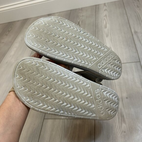 Adidas Adilette Womens size 8 Touch-Fasten Comfort Beach Sandals FY8166 Gray - Picture 6 of 7